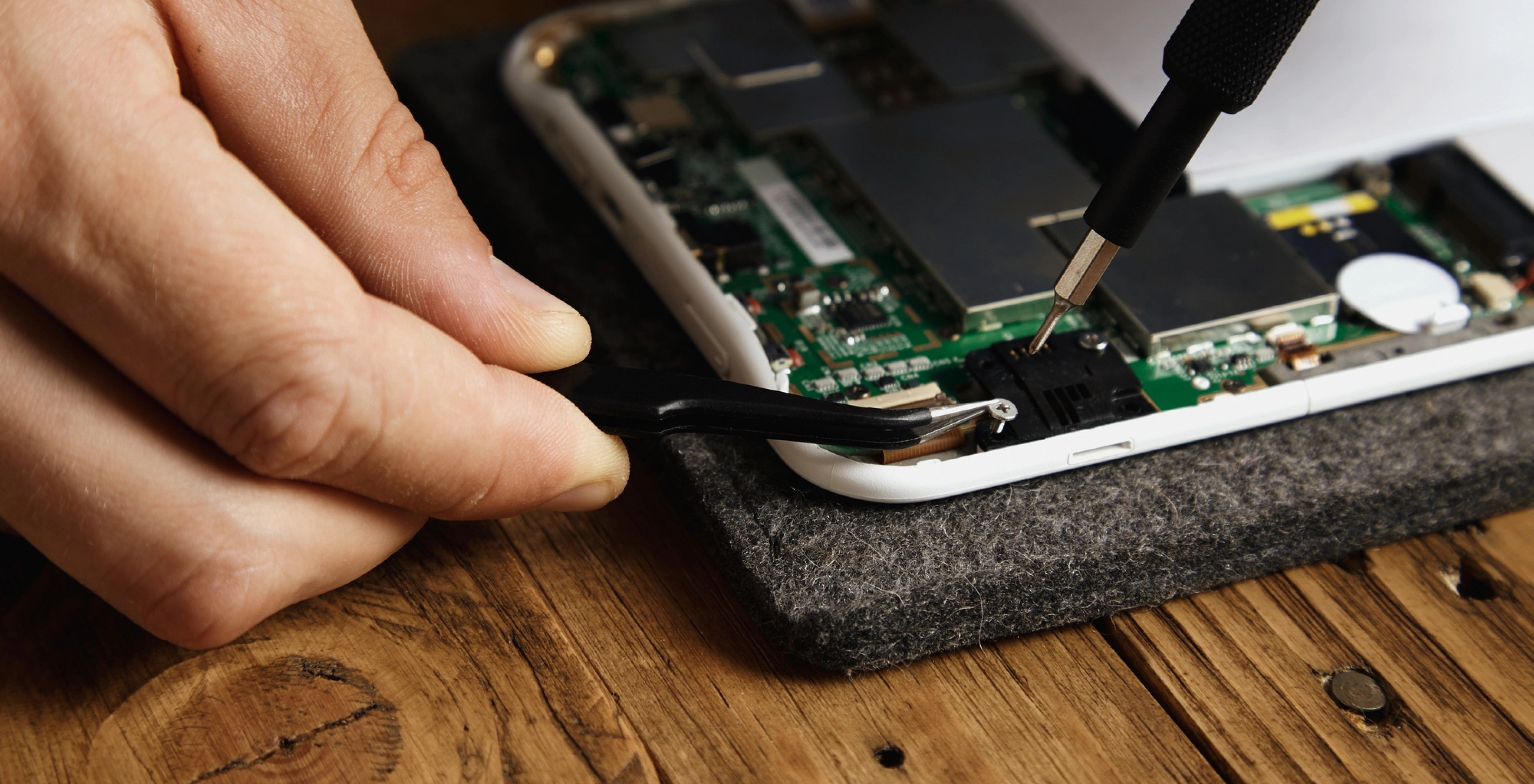 ReplaceBase Wholesale Mobile Spare Parts Replacement Platform Homepage
